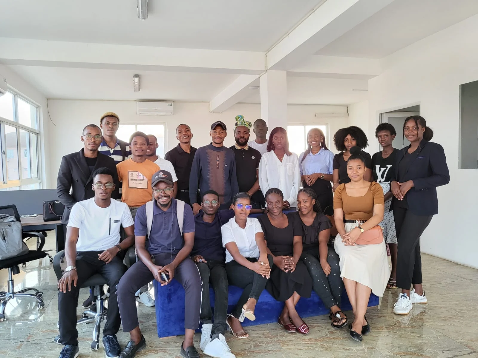 Equipa CalungaSOFT — cerca de 30 colaboradores em Luanda